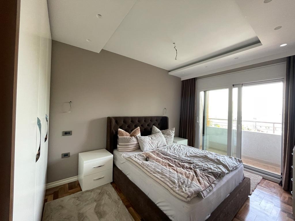 Shitet apartament luksoz 2+1 + garazhd