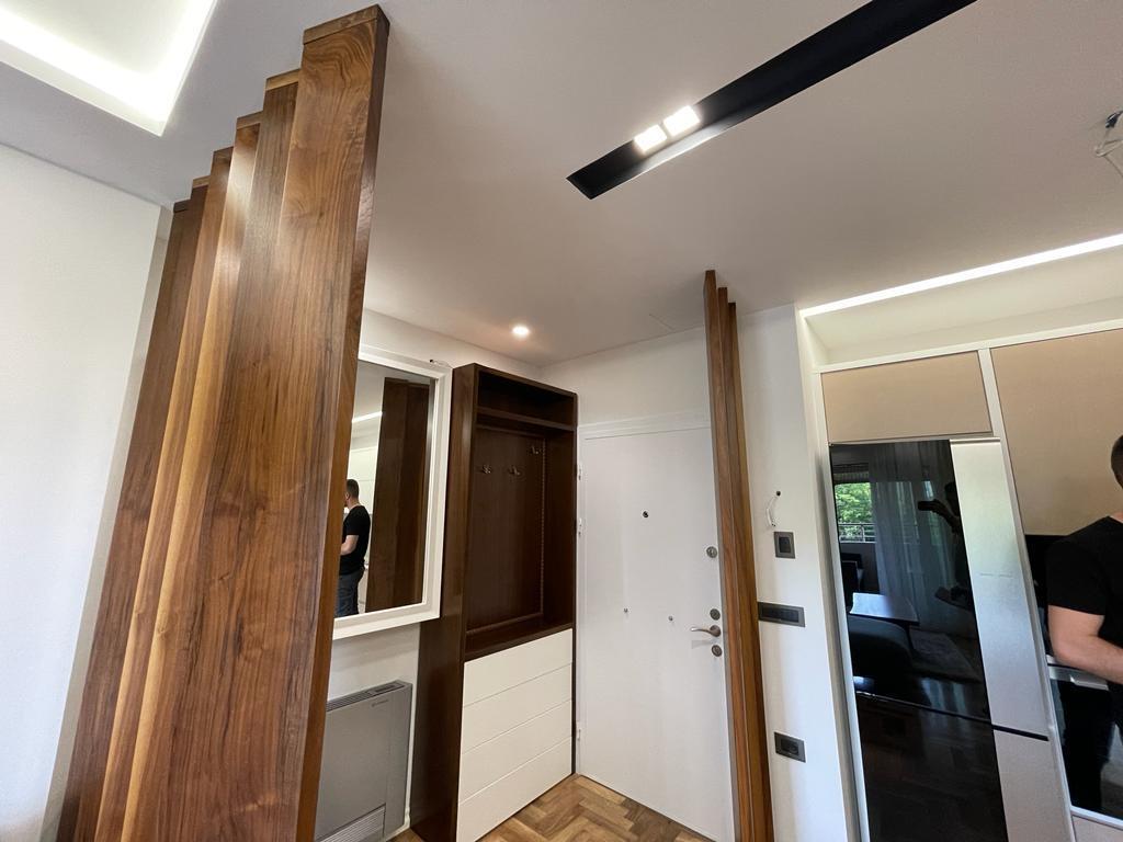 Shitet apartament luksoz 2+1 + garazhd