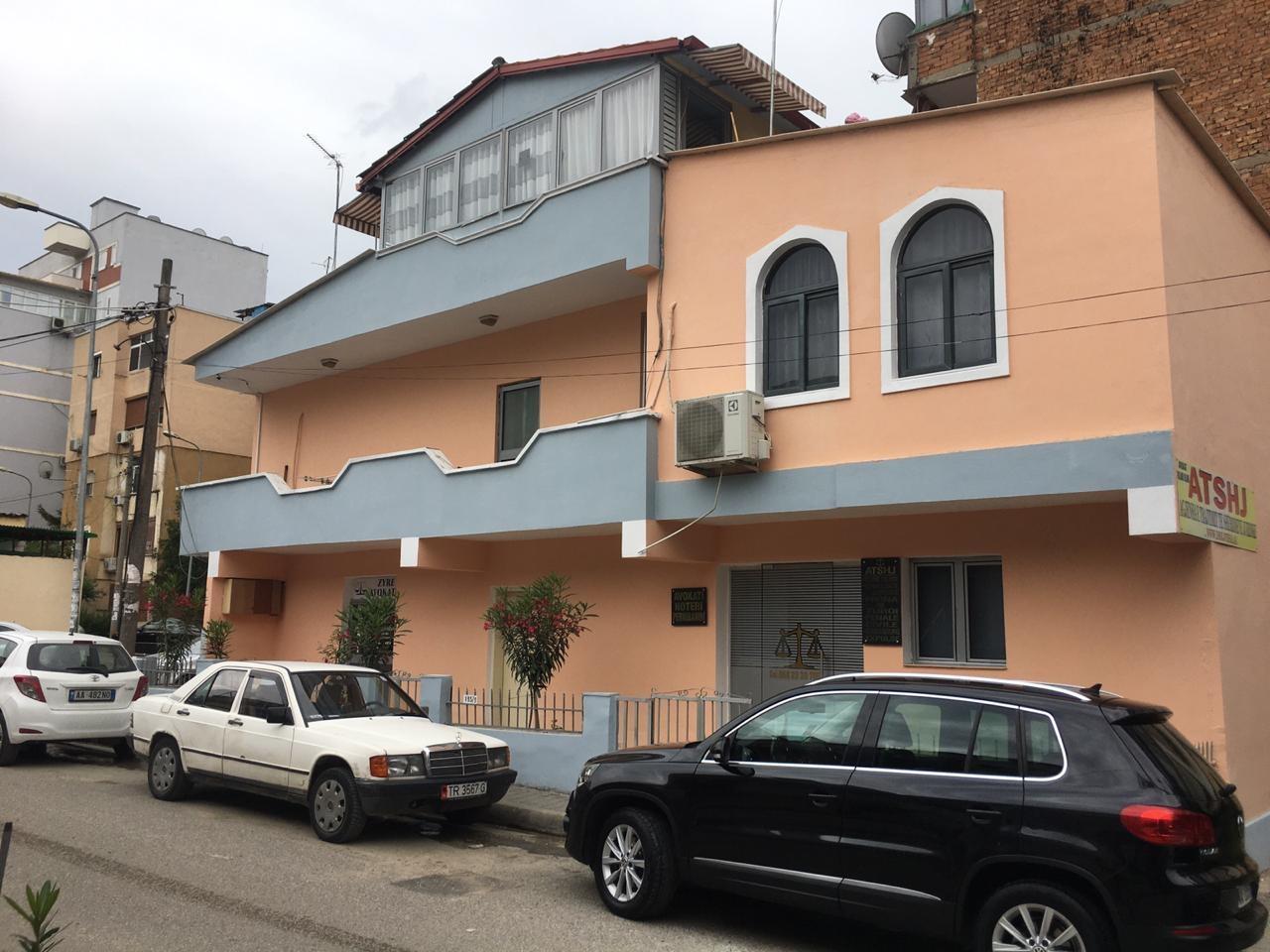 Jepet me qira shtepi 2 kate perball Arkiv shtetit Tirane