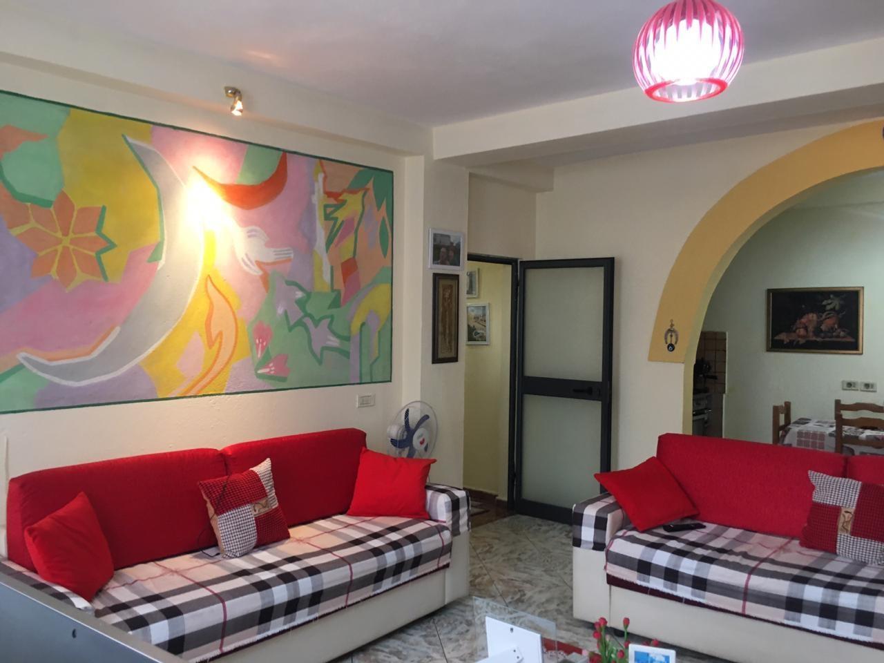 Jepet me qira shtepi 2 kate perball Arkiv shtetit Tirane