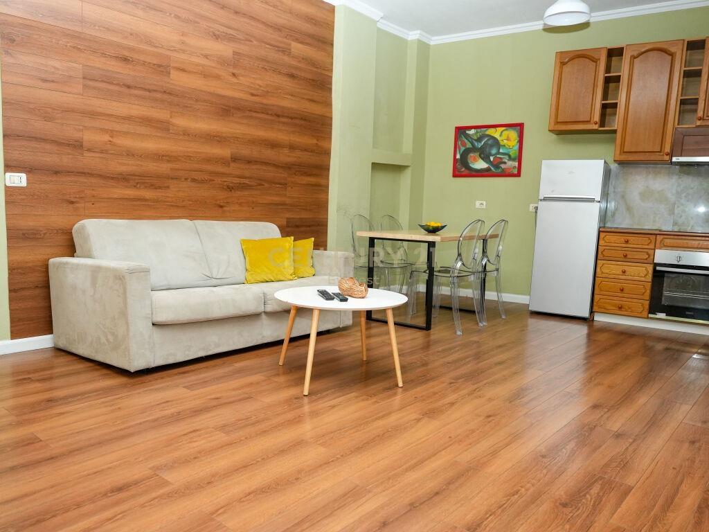 BLV. ZOGU I PARE, JEPET ME QIRA APARTAMENT 1+1