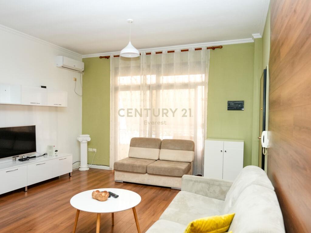 BLV. ZOGU I PARE, JEPET ME QIRA APARTAMENT 1+1