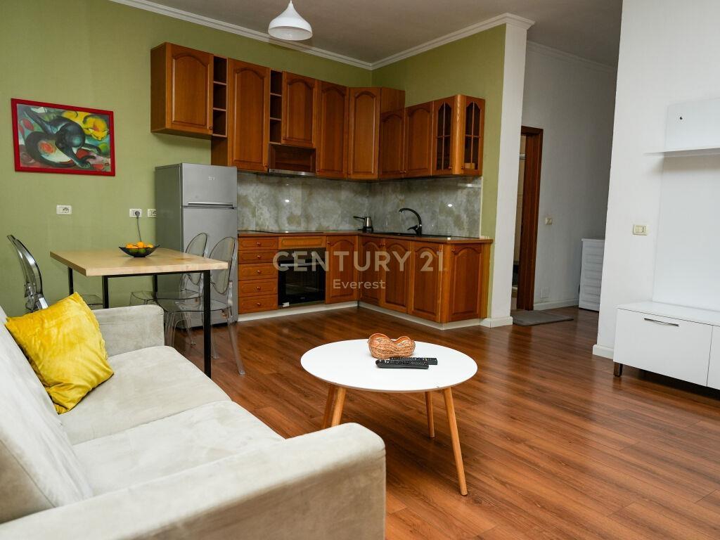 BLV. ZOGU I PARE, JEPET ME QIRA APARTAMENT 1+1