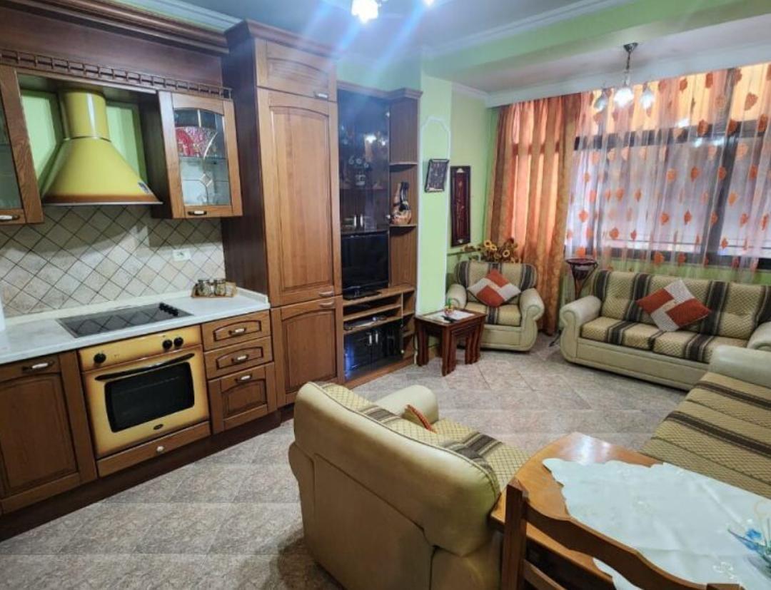 Apartament me qera