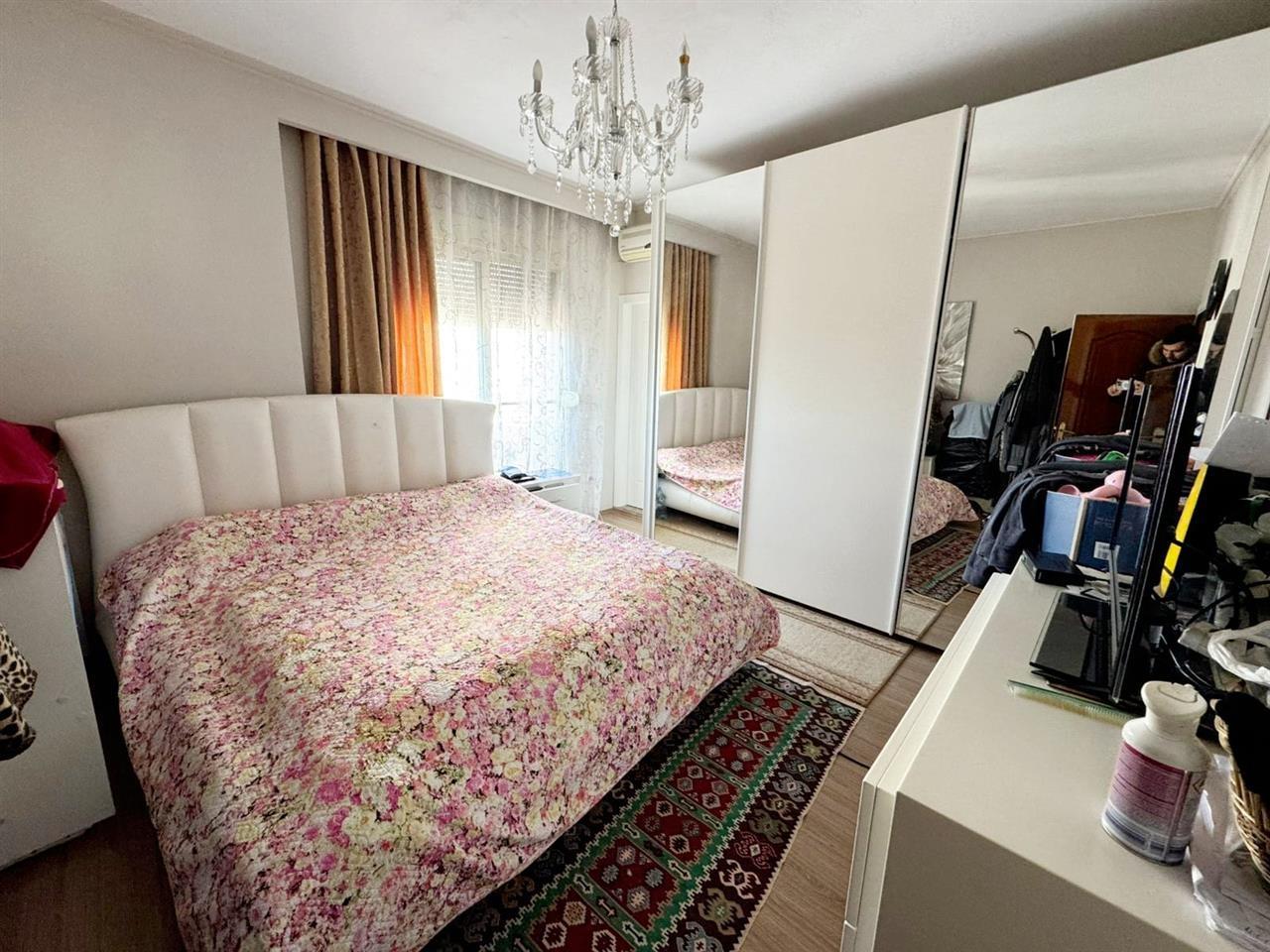 Kavaje,apartament 2+1+2 tualete ,afer tregut industrial