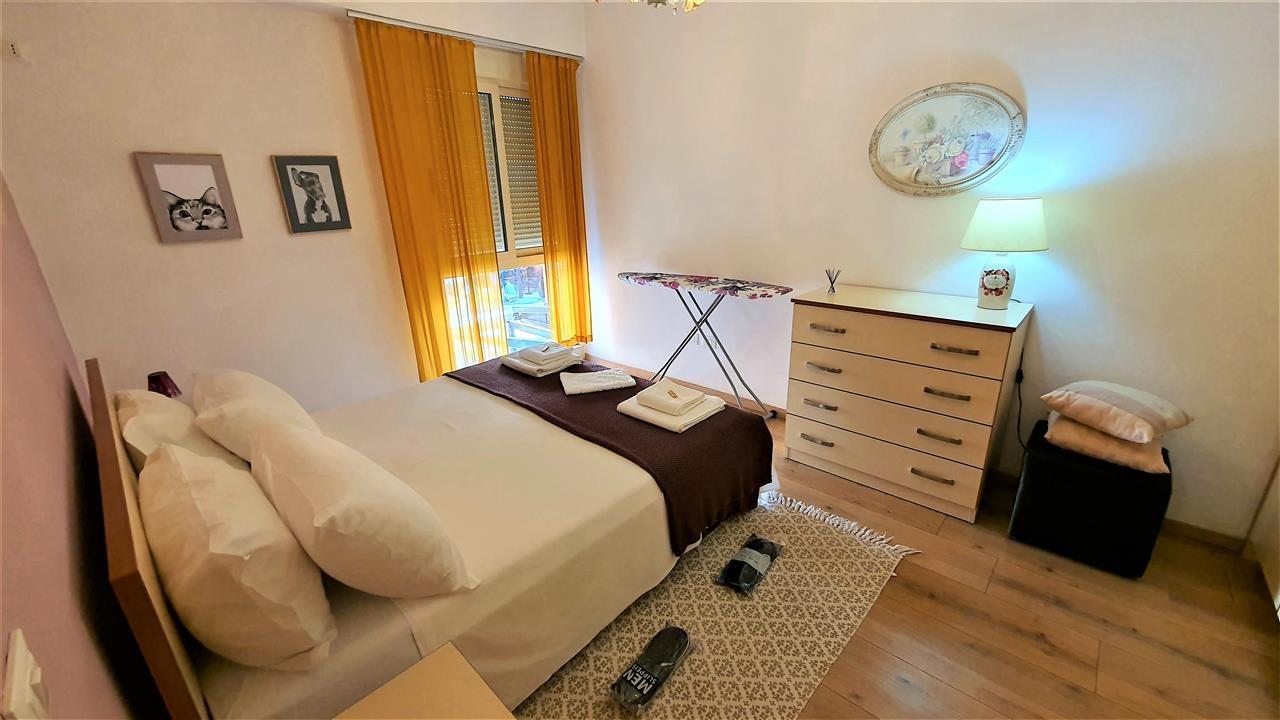 1+1 me Qira, kompleksi Delijorgji