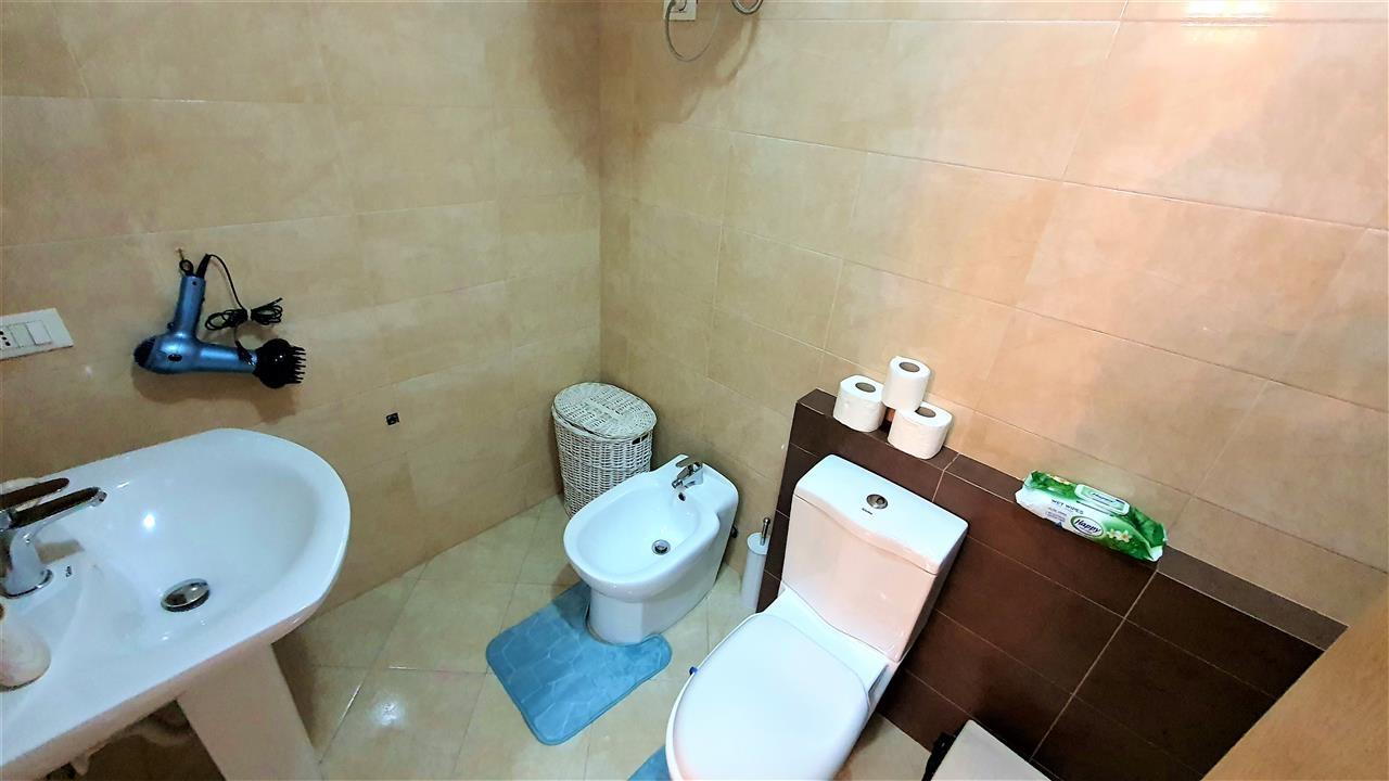 1+1 me Qira, kompleksi Delijorgji