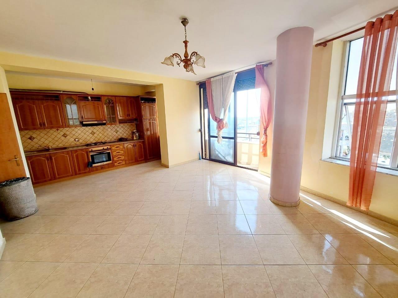 Kavaje,Superapartament 3+1+2 tualete,shetitorja Kavaljon,