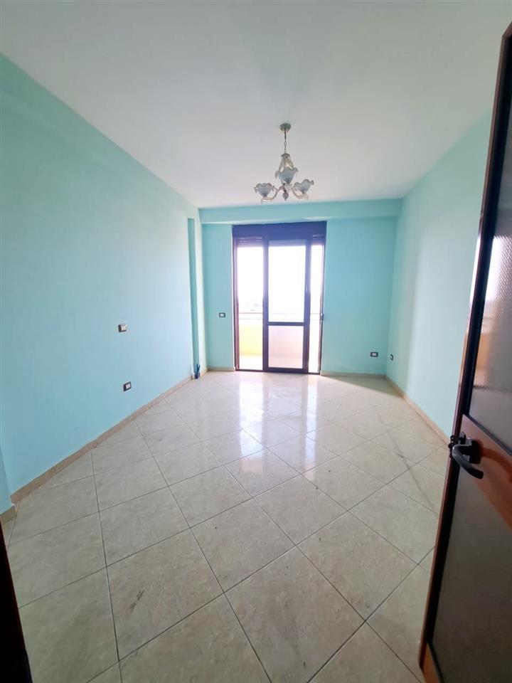 Kavaje,Superapartament 3+1+2 tualete,shetitorja Kavaljon,