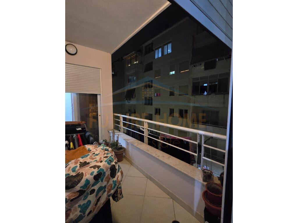Shitet, Apartament 2+1, Fresku, Tiranë