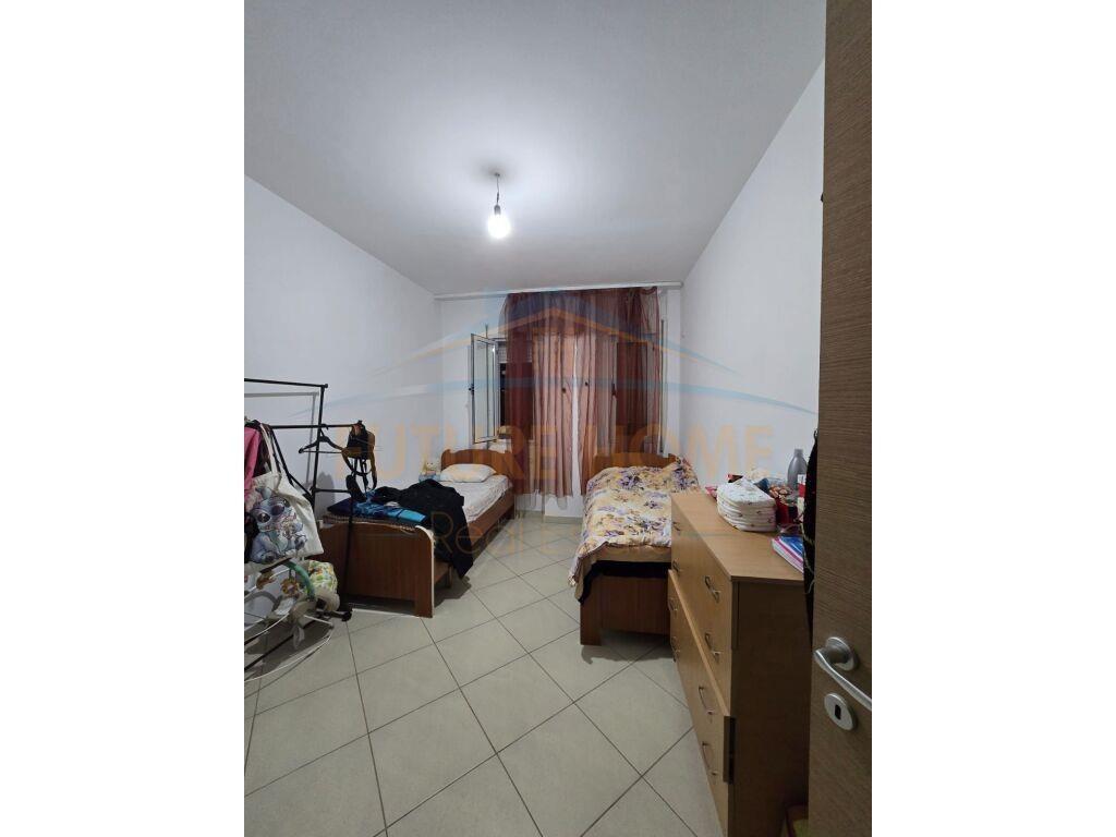 Shitet, Apartament 2+1, Fresku, Tiranë