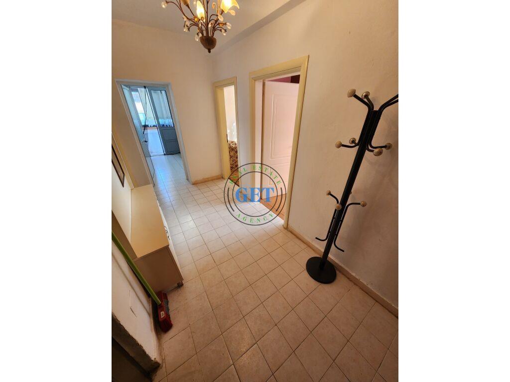 SHITET, APARTAMENT 1+1, ME KUZHINE TE VECUAR PRANE POLICISE,