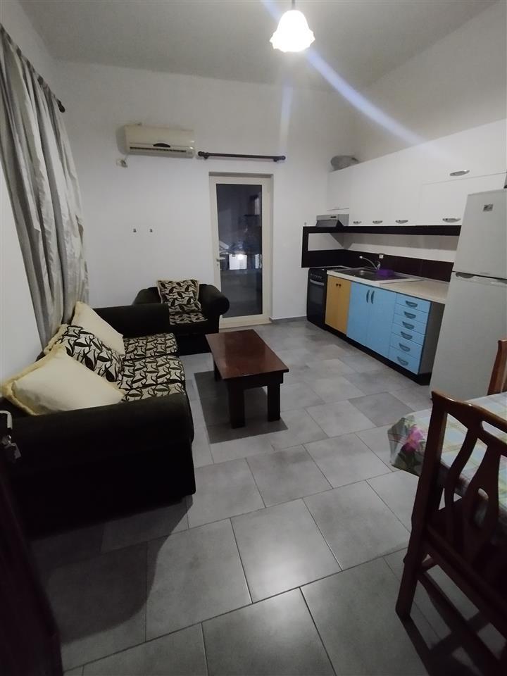 Qera 2+1 te kodra e priftit