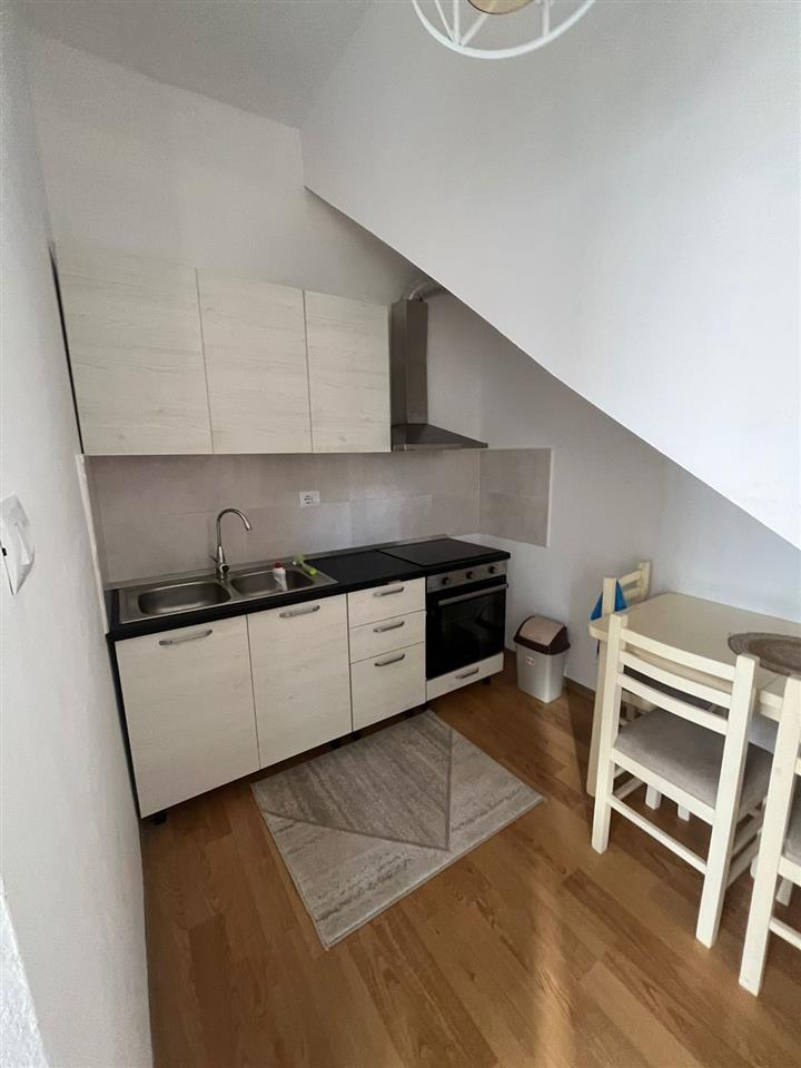 Jepet me qera shtepi 2-kateshe,Vlore!