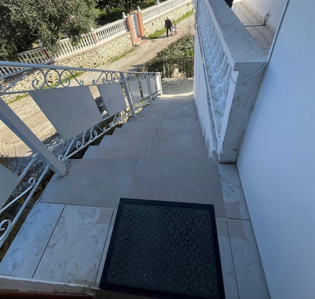 Jepet me qera shtepi 2-kateshe,Vlore!