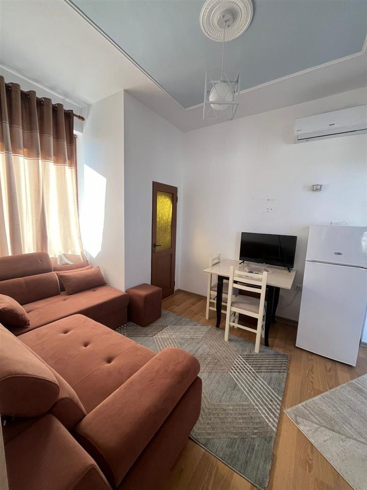 Jepet me qera shtepi 2-kateshe,Vlore!