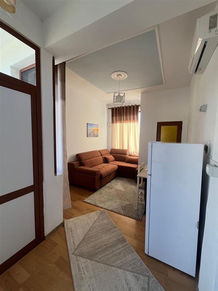 Jepet me qera shtepi 2-kateshe,Vlore!