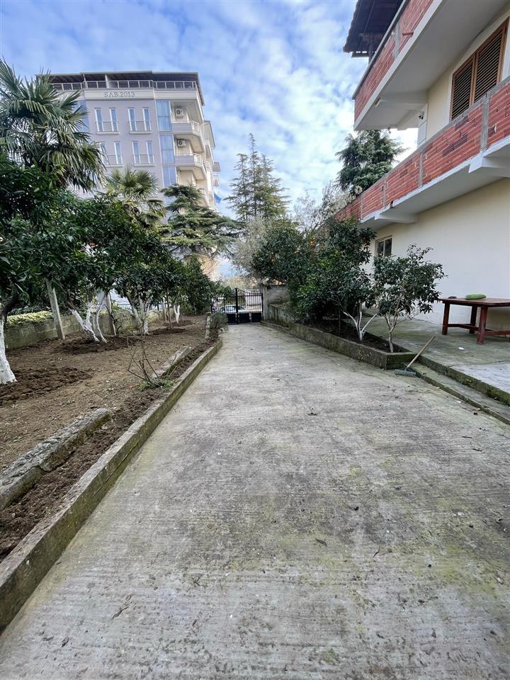 Jepet me qera shtëpia private ne lagjen 1 maj