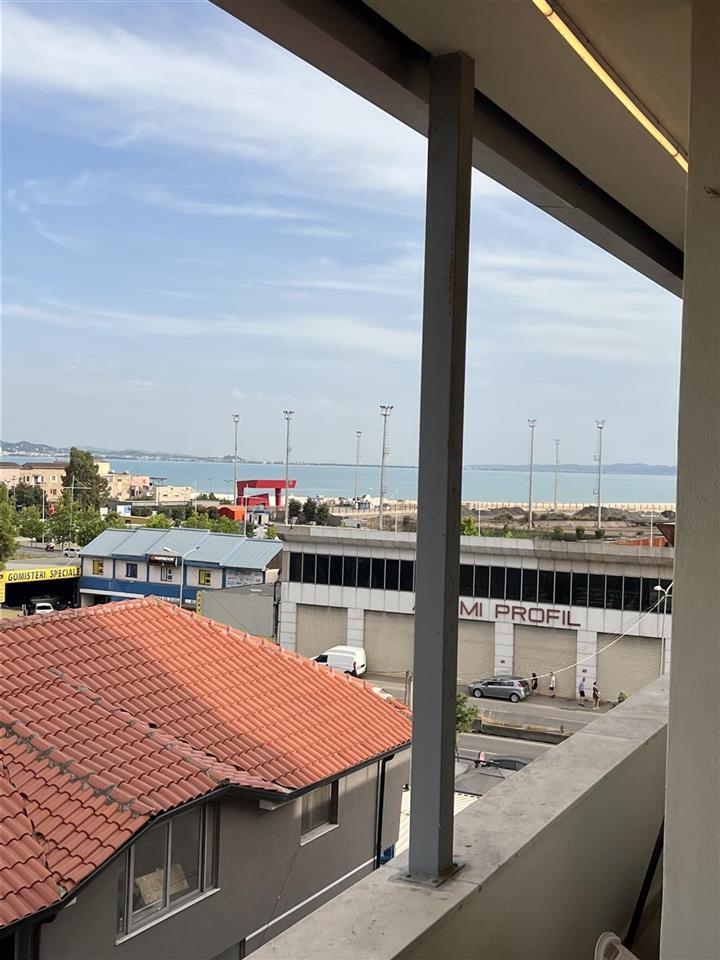 SHITET APARTAMENTI 2+1 NE HYRJE TE DURRESIT