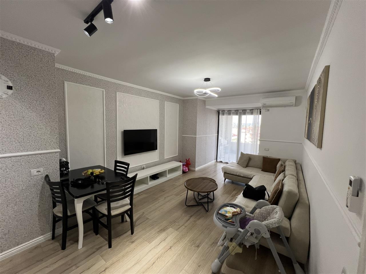 SHITET APARTAMENTI 2+1 NE HYRJE TE DURRESIT