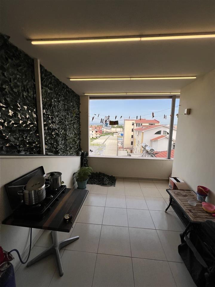 SHITET APARTAMENTI 2+1 NE HYRJE TE DURRESIT