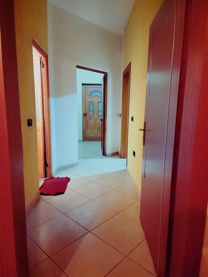JEPET ME QIRA APARTAMENT 2+1 NË TIRANË – LIROHET MË 1 MARS
