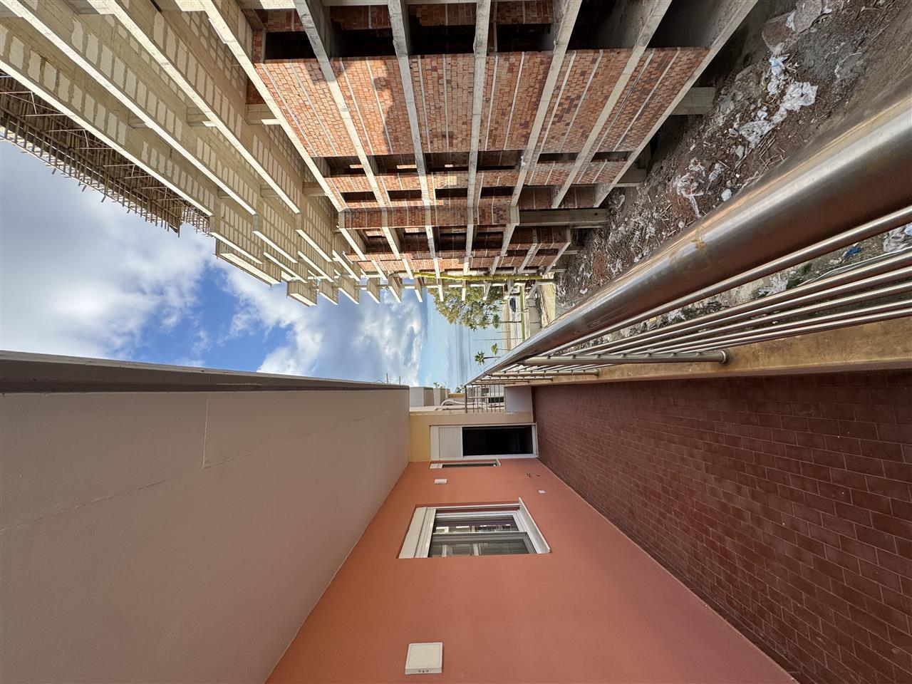 Shitet Apartament ne lungo mare