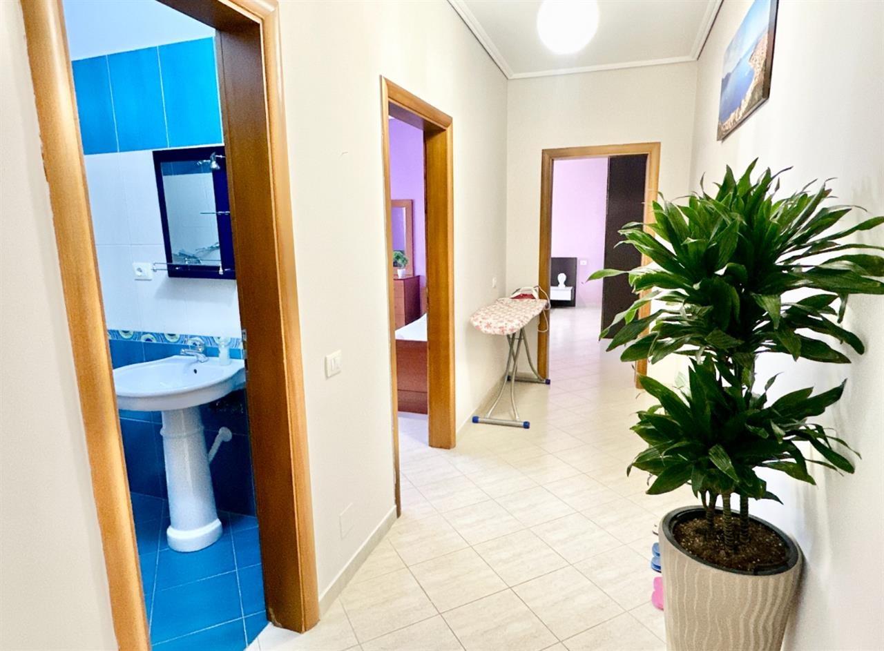 Shitet Apartament ne lungo mare