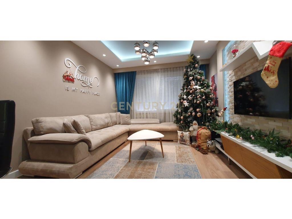 Jepet me qera 1+1 tek Komuna e Parist tek Kompleksi Niku