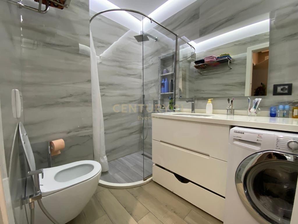 Jepet me qera 1+1 tek Komuna e Parist tek Kompleksi Niku