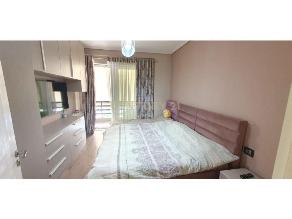 Jepet me qera 1+1 tek Komuna e Parist tek Kompleksi Niku