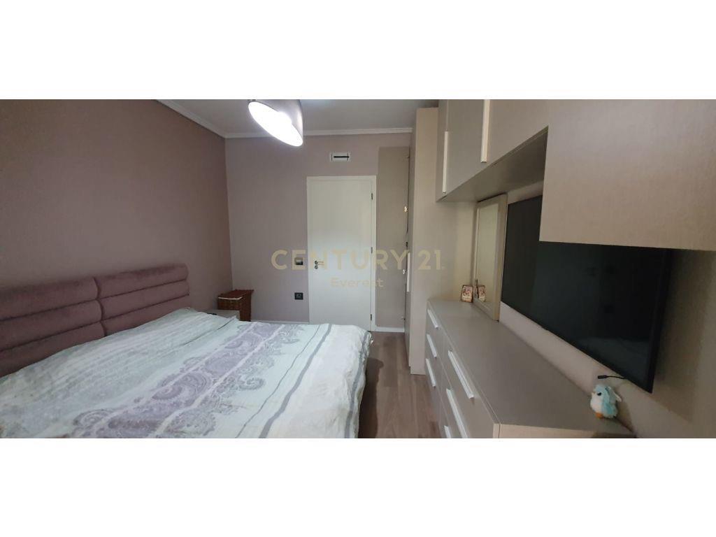 Jepet me qera 1+1 tek Komuna e Parist tek Kompleksi Niku