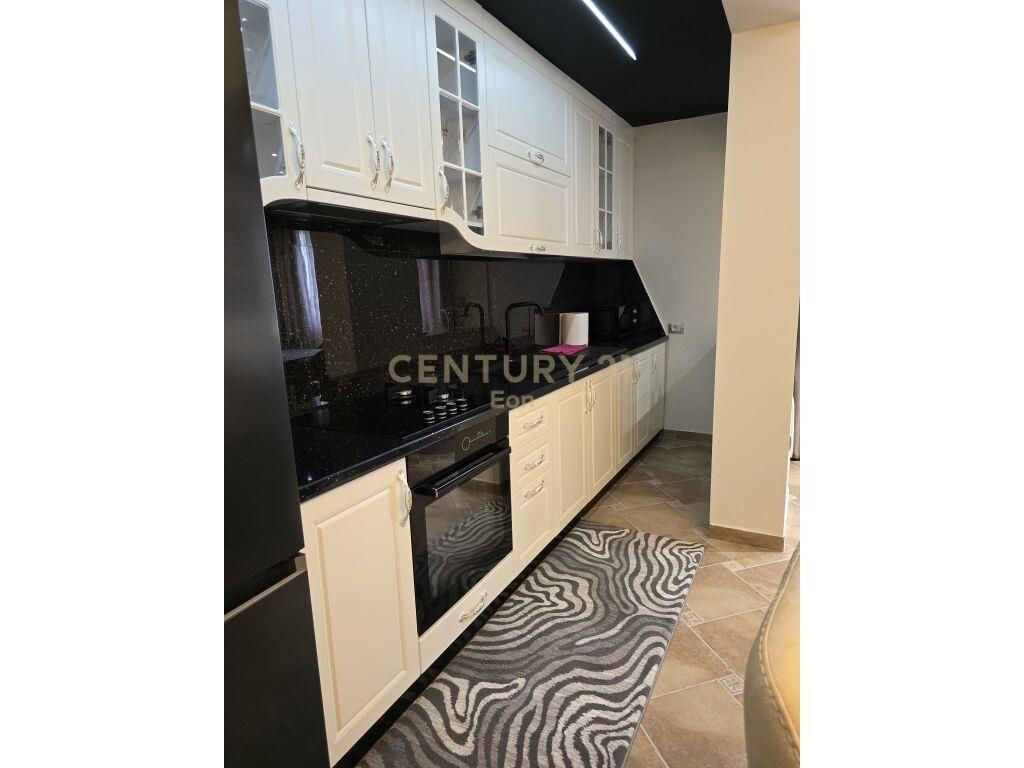 Shitet Apartament 2+1 në Durrës pranë Drejtorisë së Policisë