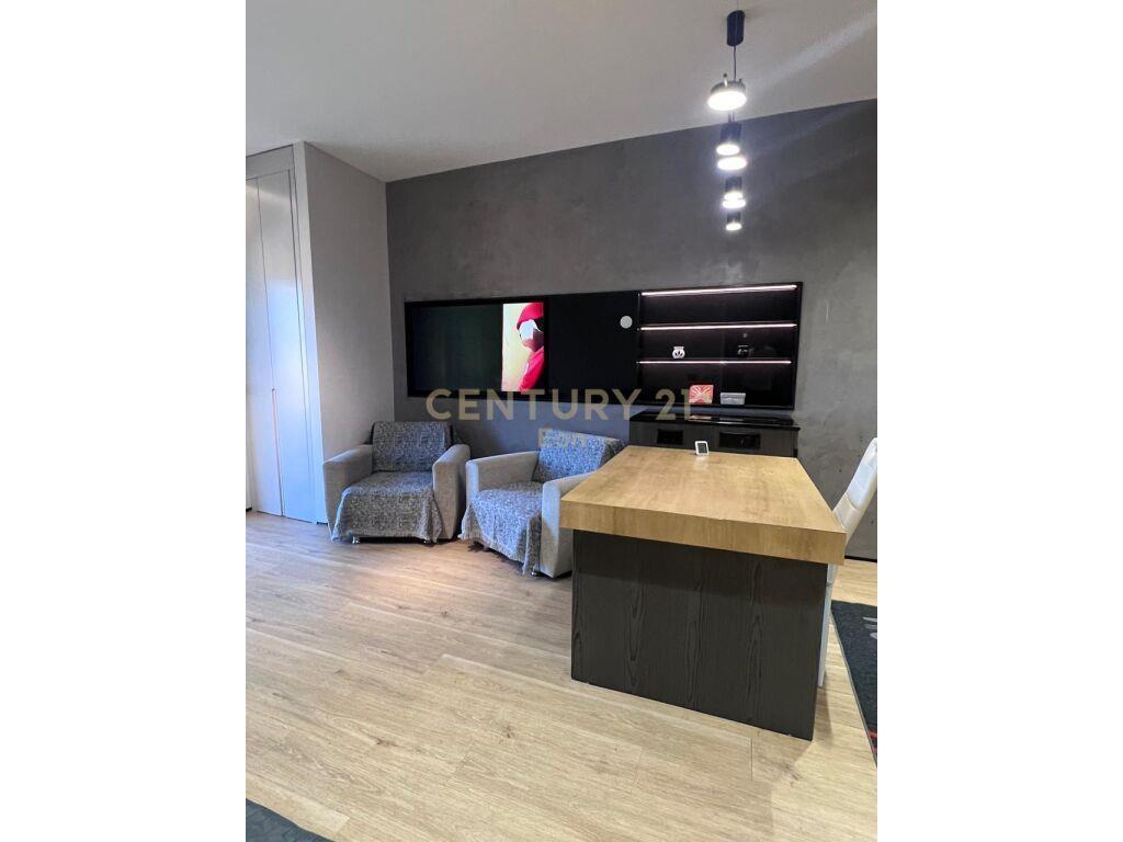 Shitet apartament 1+1 në zonën Plazh, Durrës, linja e parë!