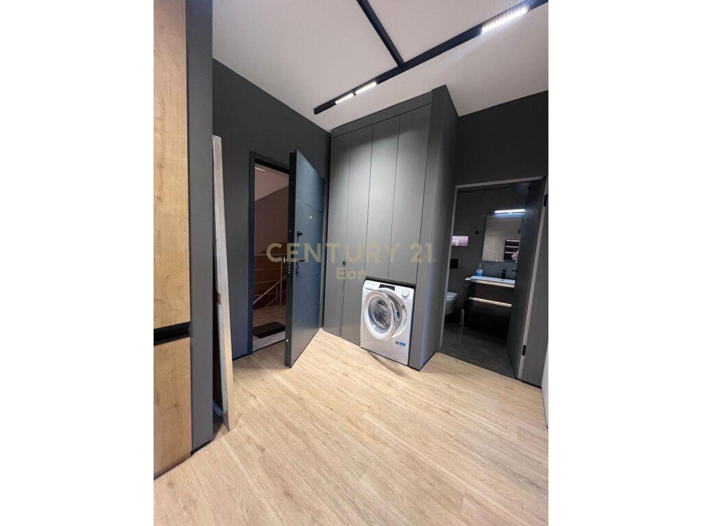 Shitet apartament 1+1 në zonën Plazh, Durrës, linja e parë!