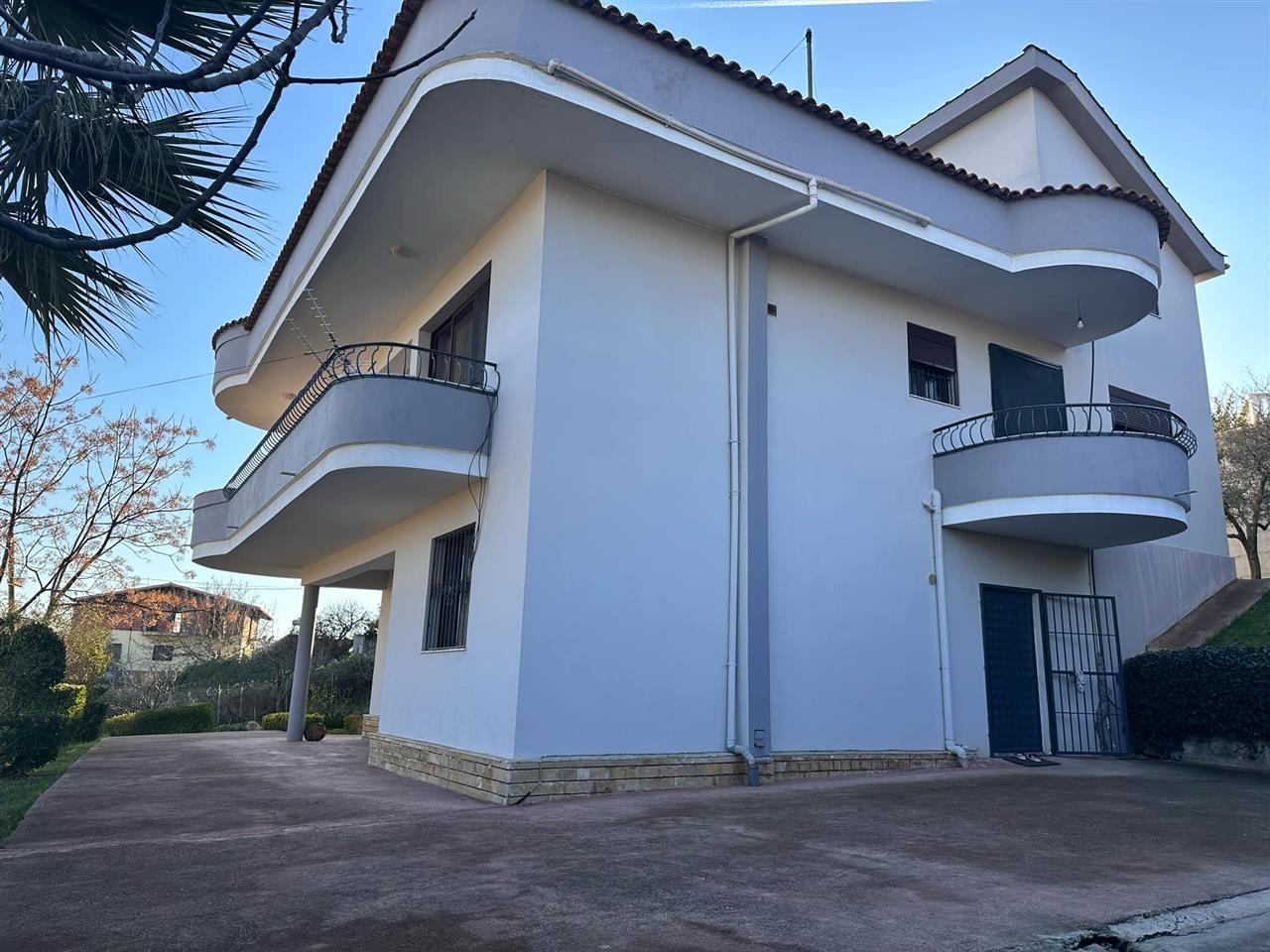 Okazion vilë 3 katëshe