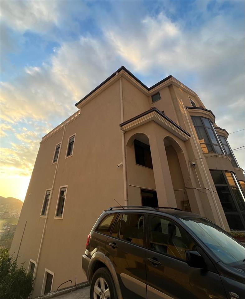 Jepet vile me qira, Sauk