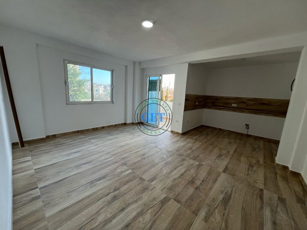 Shitet, Apartament 1+1+ne Plazh Hekurudha.