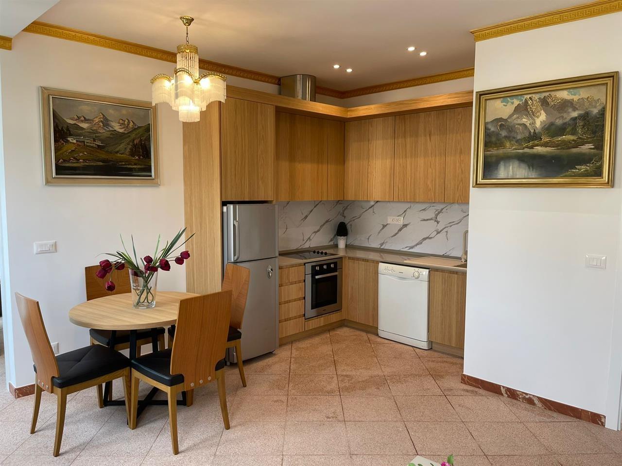 Apartament me pamje nga deti