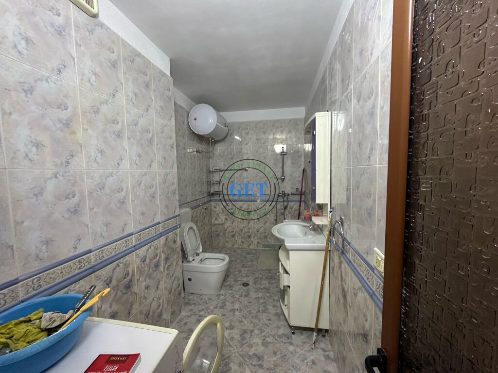 Shitet ,Apartament 3+1+2 +Verand, Tregu Vogel Dr