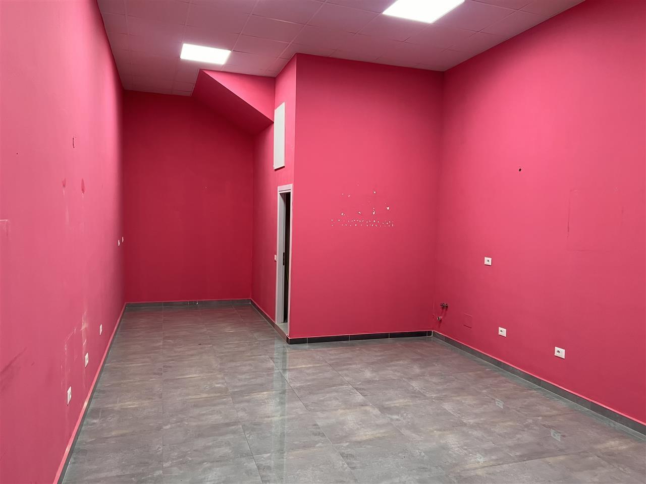 Jepet dyqan me qera tek “Grand Galeria”