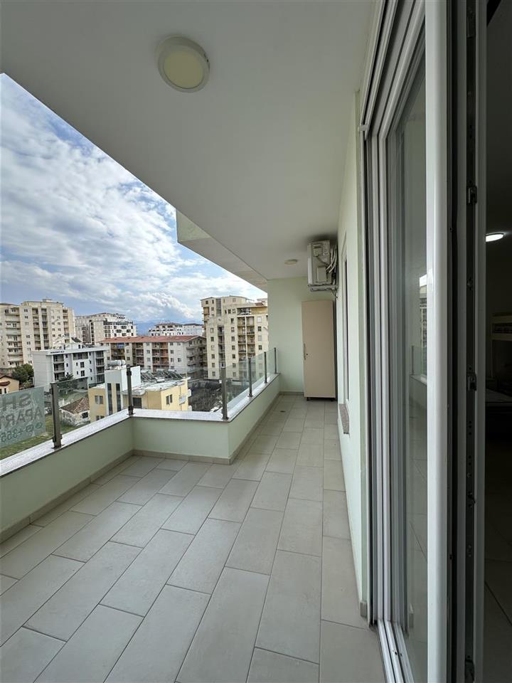 Shitet Garsoniere Shengjin