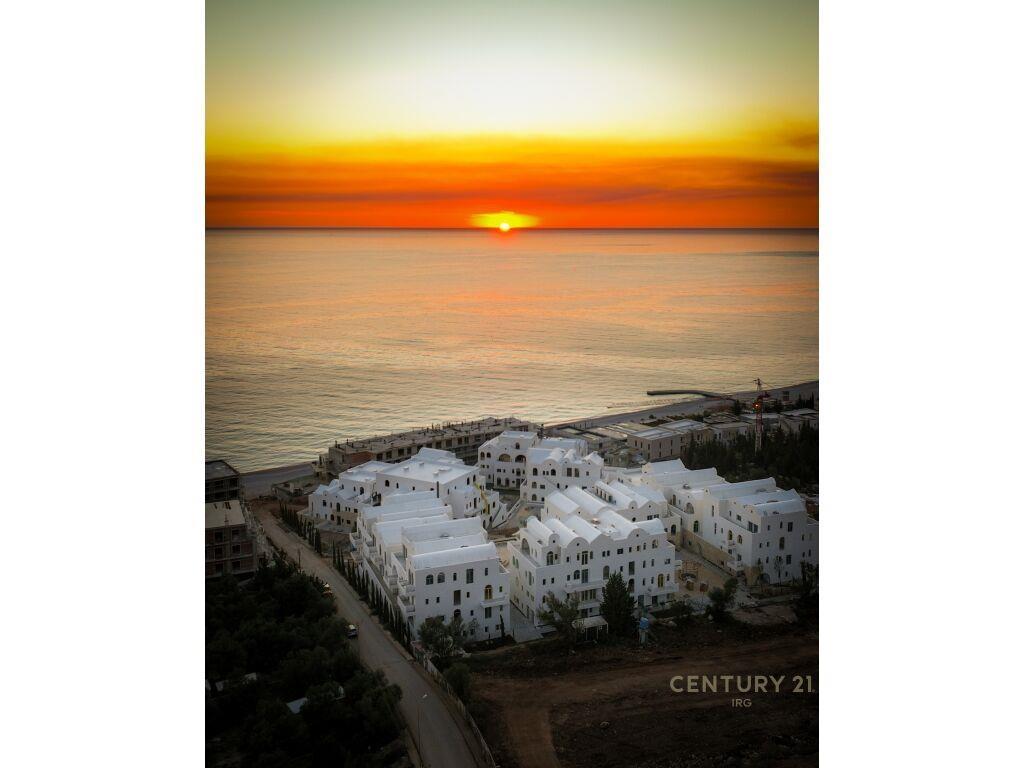 Shiten dy garsoniere tek Santorini Rezidence me siperfaqe 50