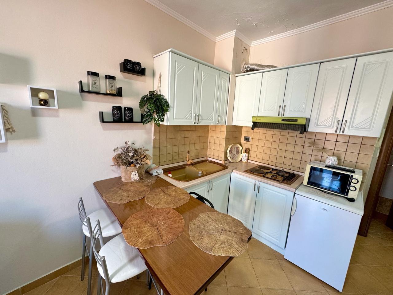 Golem,Shitet /Qira garsoniere ne zone kompleksi,afer Miami.