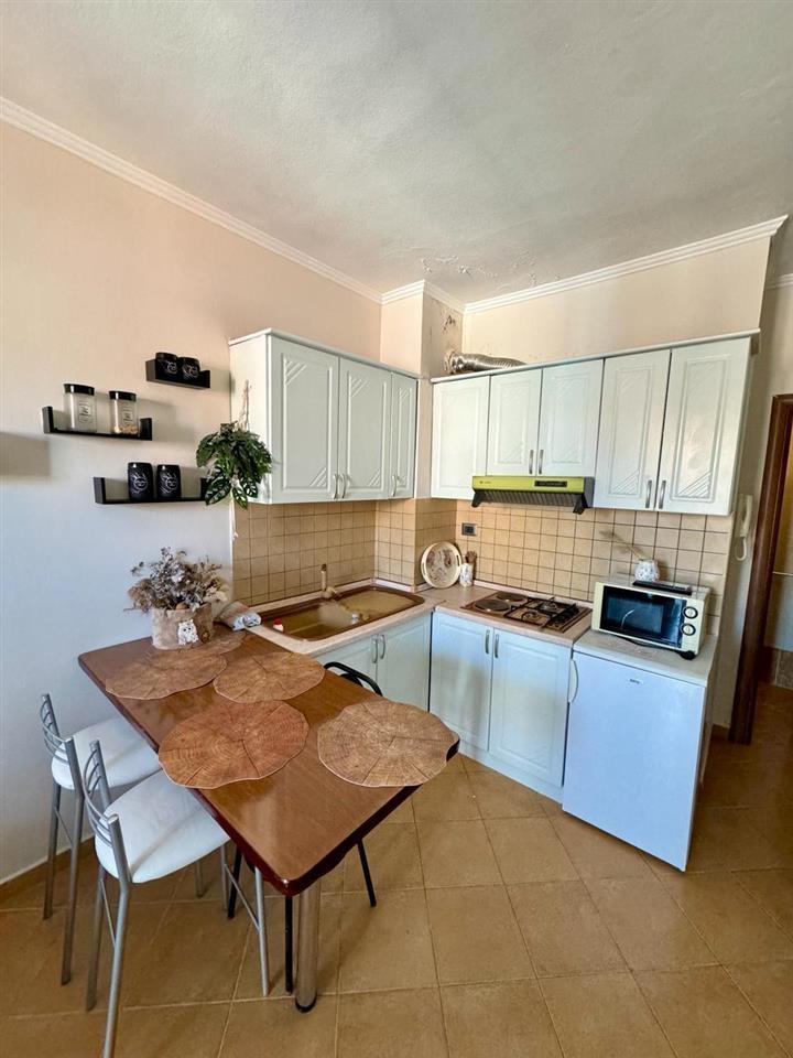 Golem,Shitet /Qira garsoniere ne zone kompleksi,afer Miami.