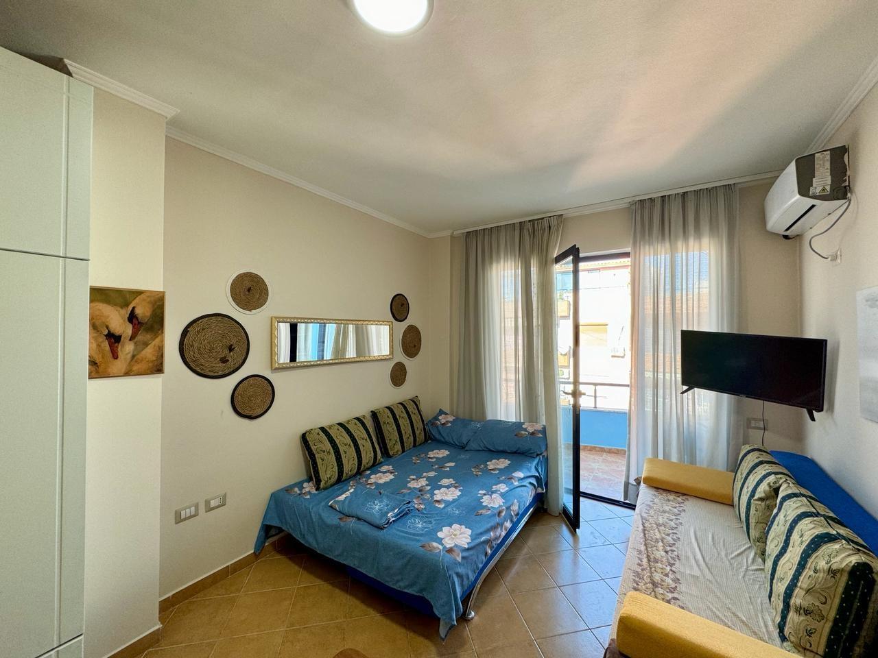 Golem,Shitet /Qira garsoniere ne zone kompleksi,afer Miami.