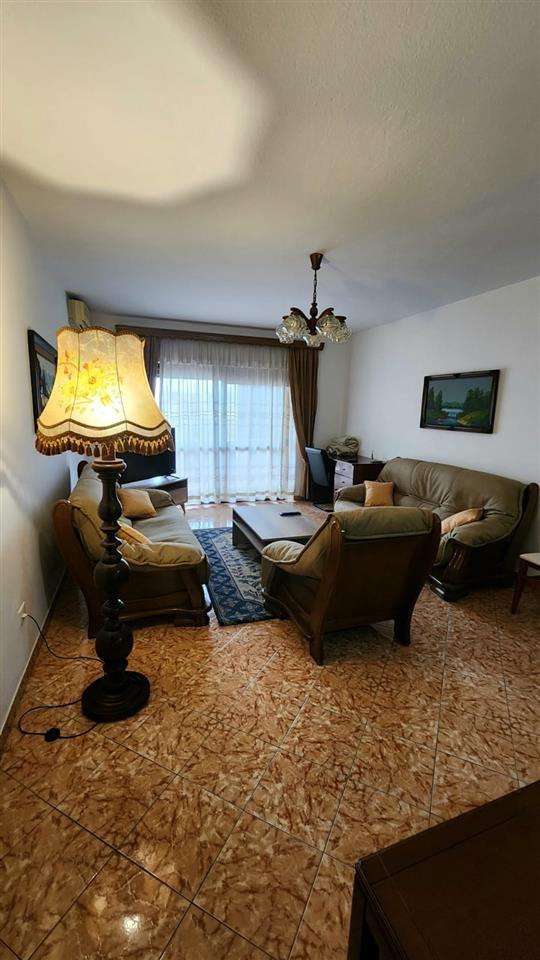 Jepet me qira 2+1 tek Pallati me shigjeta