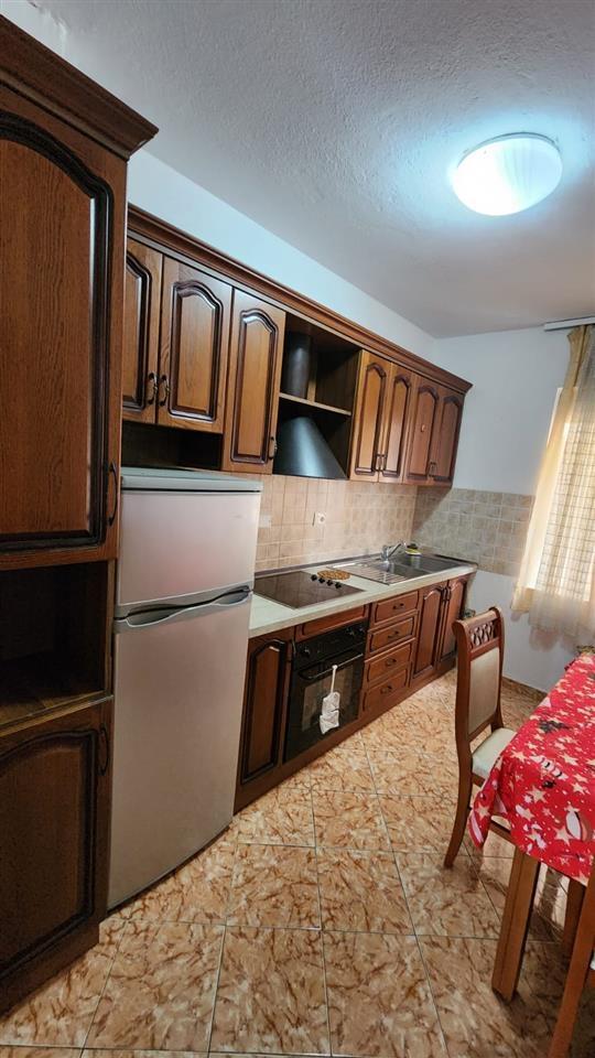 Jepet me qira 2+1 tek Pallati me shigjeta