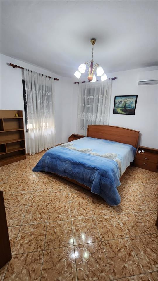 Jepet me qira 2+1 tek Pallati me shigjeta