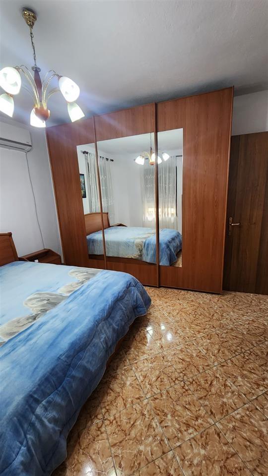 Jepet me qira 2+1 tek Pallati me shigjeta